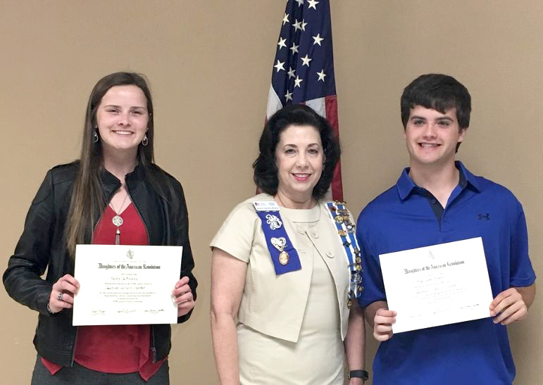 Local DAR Chapter Presents Good Citizen Awards to Students