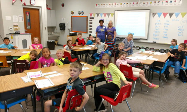 Glitter Ladies Visits Dew ISD Students