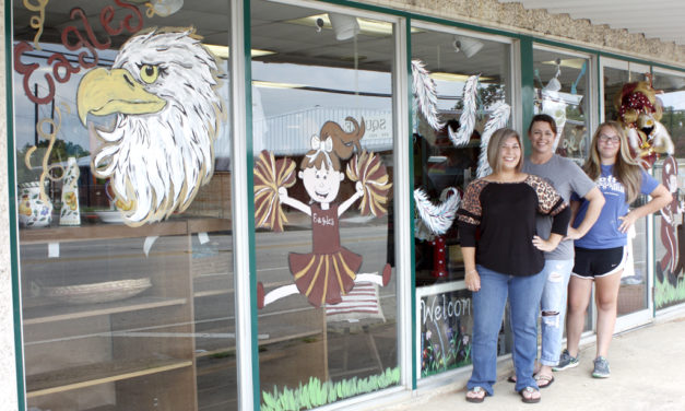 Businesses Decorate Windows to Show School Spirit