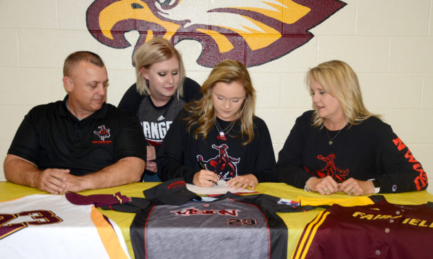 Lauran Adcock Signs Letter of Intent