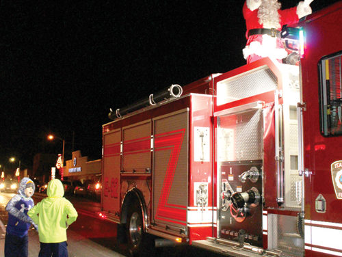 Lights and More Lights As Parade Kicks Off Teague Christmas In The Park Sat., Dec. 1st