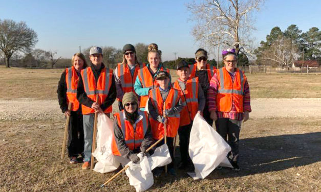 Freestone County 4-H Groups Clean up Highway