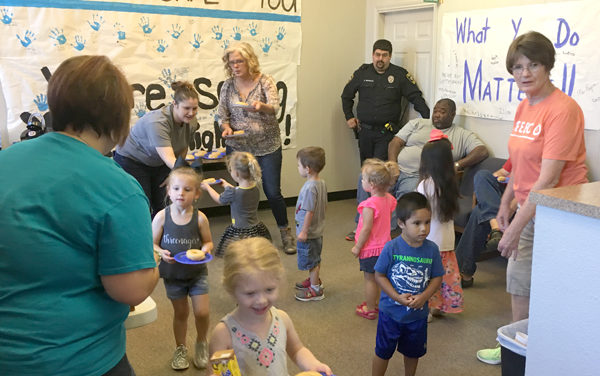 Pre-Schoolers Enjoy Donuts with Teague PD Officers