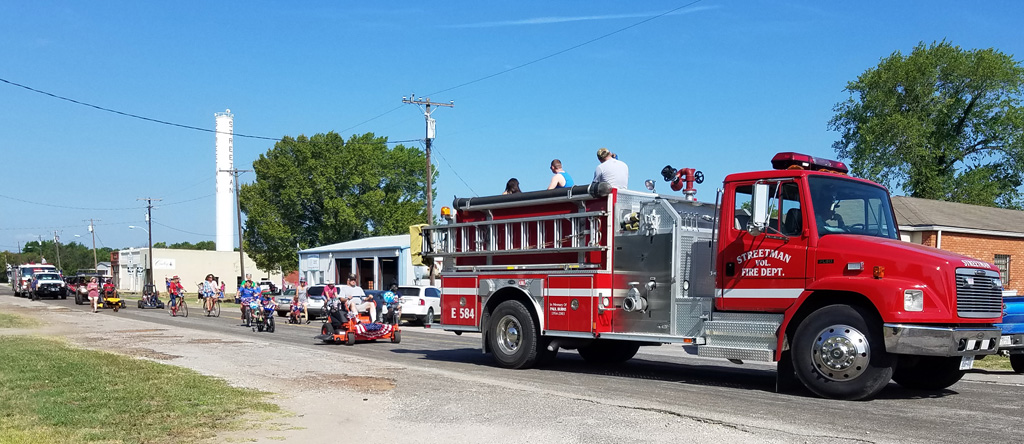 Streetman’s Annual July 4th Lawn Mower Parade