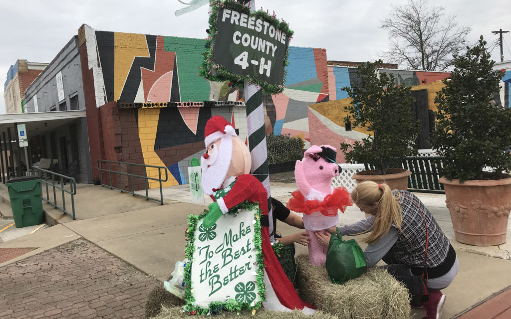 Vote For Your Favorite to Choose 2018 Winners of Lamp Post Decorating Contest