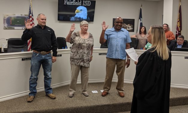 New Fairfield ISD Board Members Take Their Places