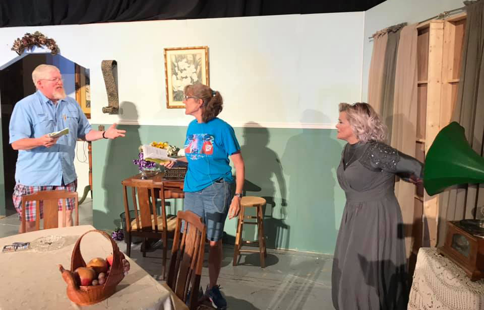 ‘Blithe Spirit’ Takes Over Palestine Theatre