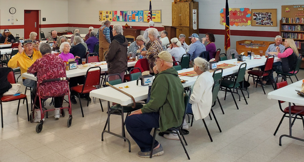 Seniors Enjoy Thanksgiving Meal