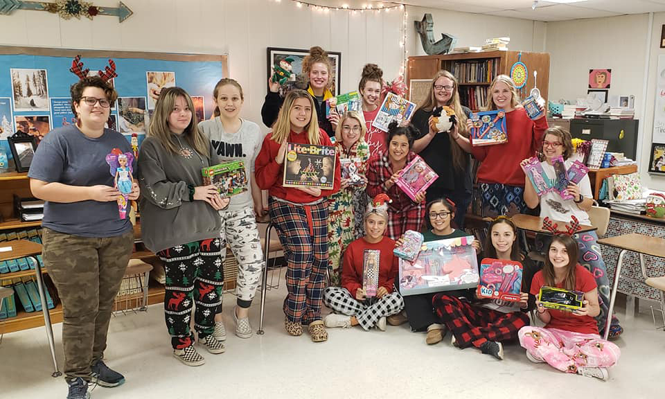 Journalism Students Continue Blue Santa Gift Giving Tradition