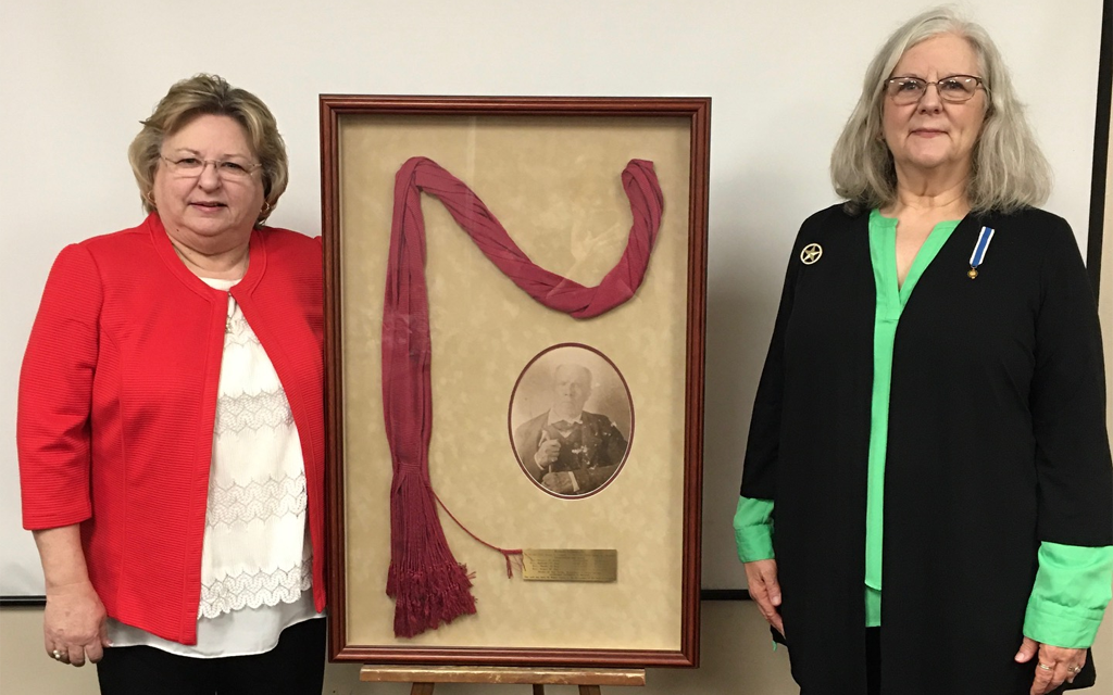 Local Chapter Learns About Revolutionary War Sash