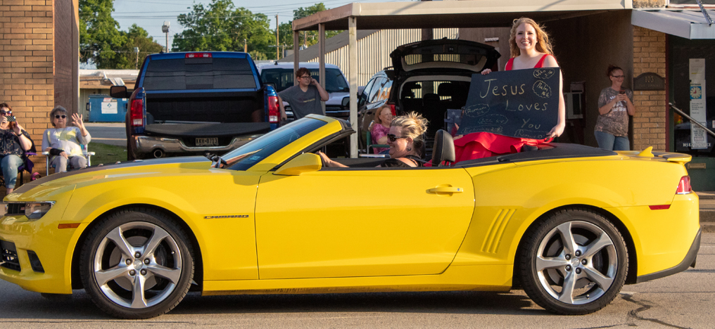 2020 FHS Senior Prom Parade Takes Over Downtown Fairfield