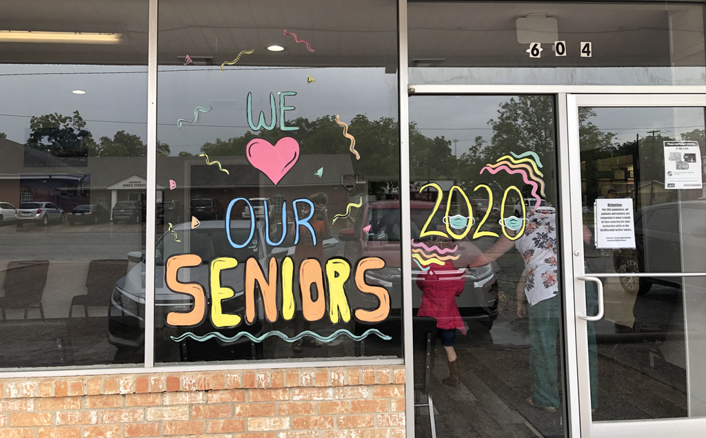 Teague Student Artists paints The Town In Honor of THS Graduates