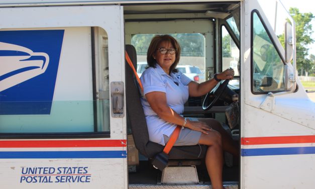 Twenty-Year Veteran Delivers Mail for Last Time