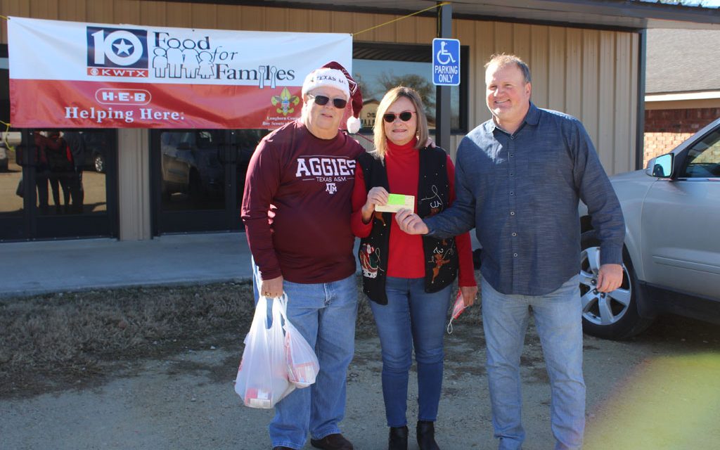 Tree Farm Owners Give to Community Food Pantry