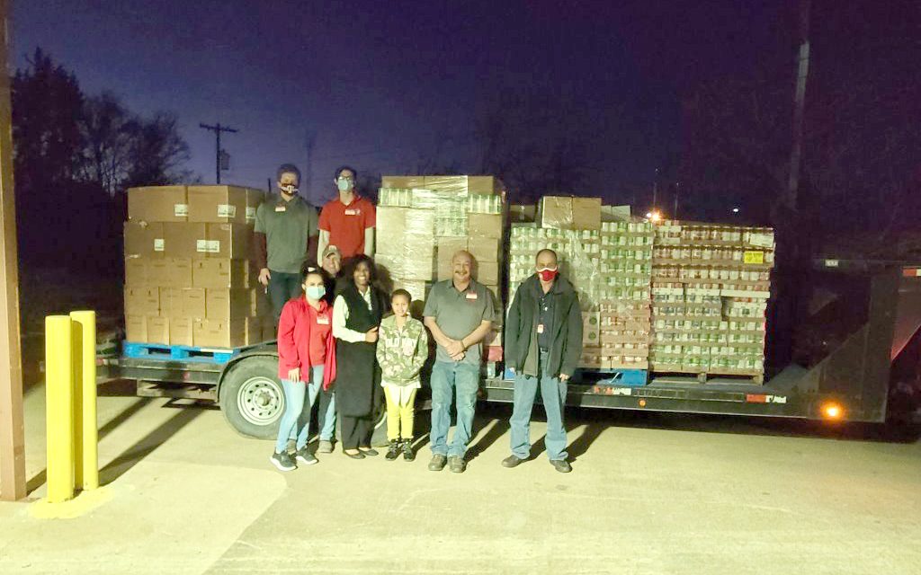 Grocer Donates to Food Pantry