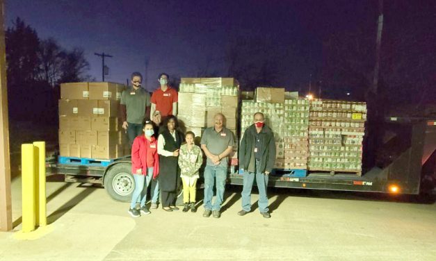 Grocer Donates to Food Pantry