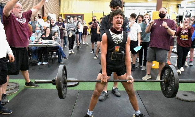 Eagles Take 1st and 2nd at Powerlifting Meets