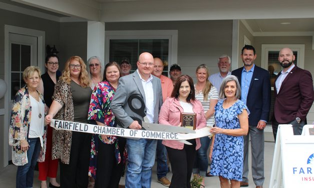 Farmers Insurance Welcomed to Chamber Membership with Ribbon Cutting