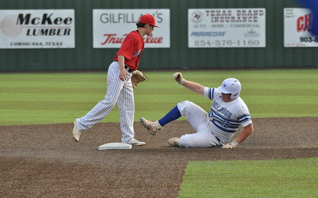 Bulldogs Break Three-Way Tie With Thriller