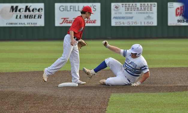 Bulldogs Break Three-Way Tie With Thriller