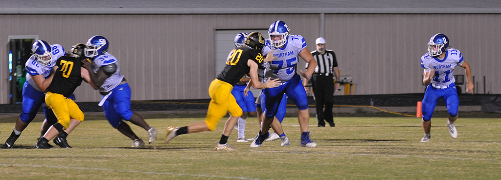 Bulldogs Roar Past Wildcats 48-20