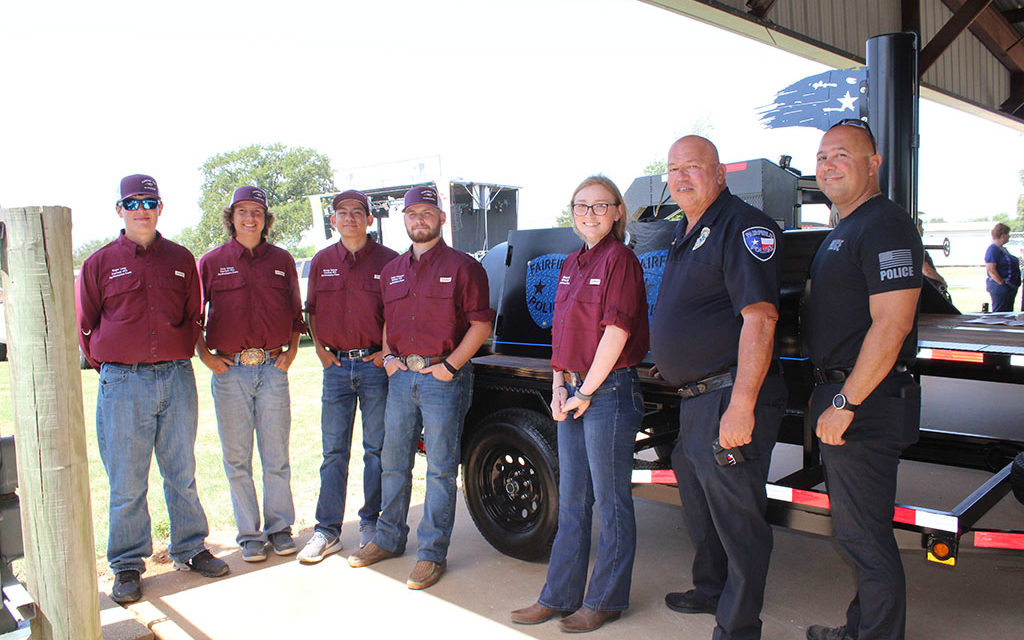 FFA Team Donates Smoker to Fairfield Police Department