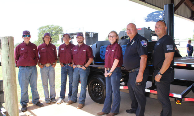 FFA Team Donates Smoker to Fairfield Police Department