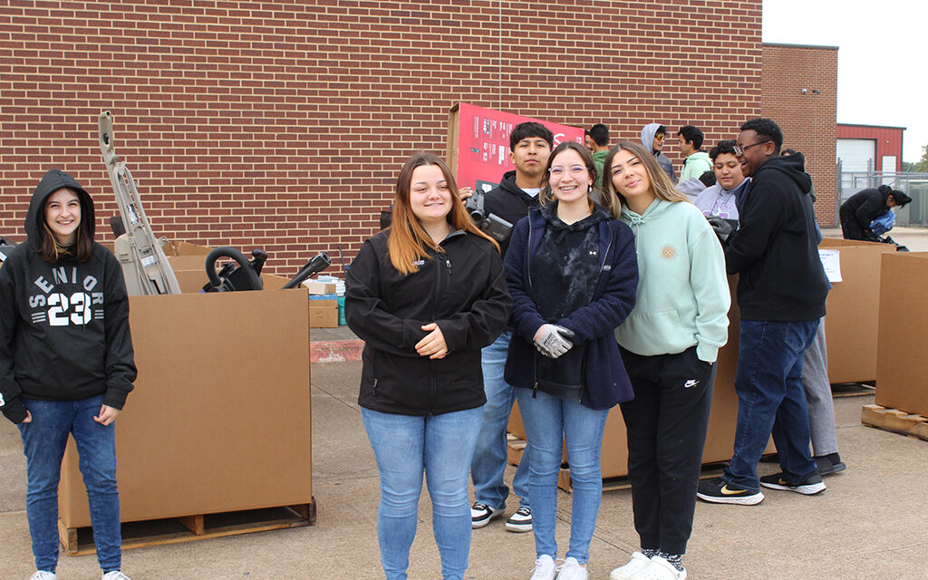 Students Lend a Hand to One Stop Recycle Drop
