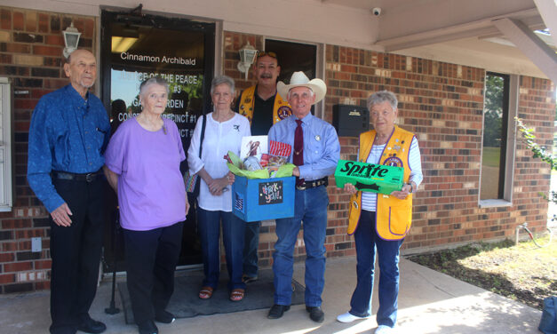 Constable Buck Bonner Receives ‘Thank You’ Gift from Community