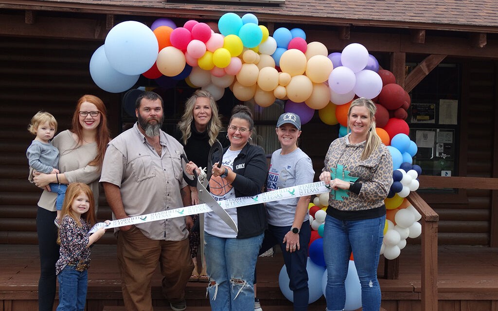 Balloon Stylist Brings Color to Chamber Membership