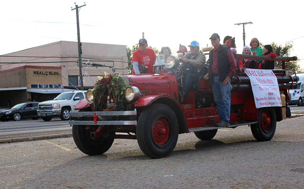 Teague Vintage Fire Truck Debuts at Christmas Parades