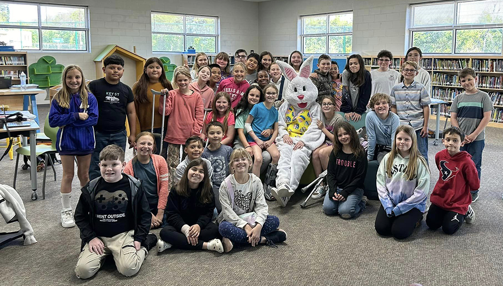 Easter Bunny Joins Dew ISD Students and their Families