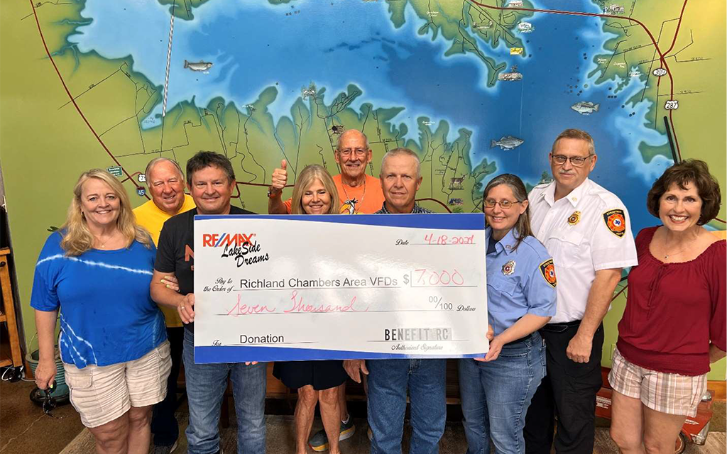 Streetman Volunteer Fire Dept Receives $7,000 Check!