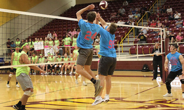 FHS Juniors Dominate Powder Buff Volleyball, Seniors Win Powder Puff Football