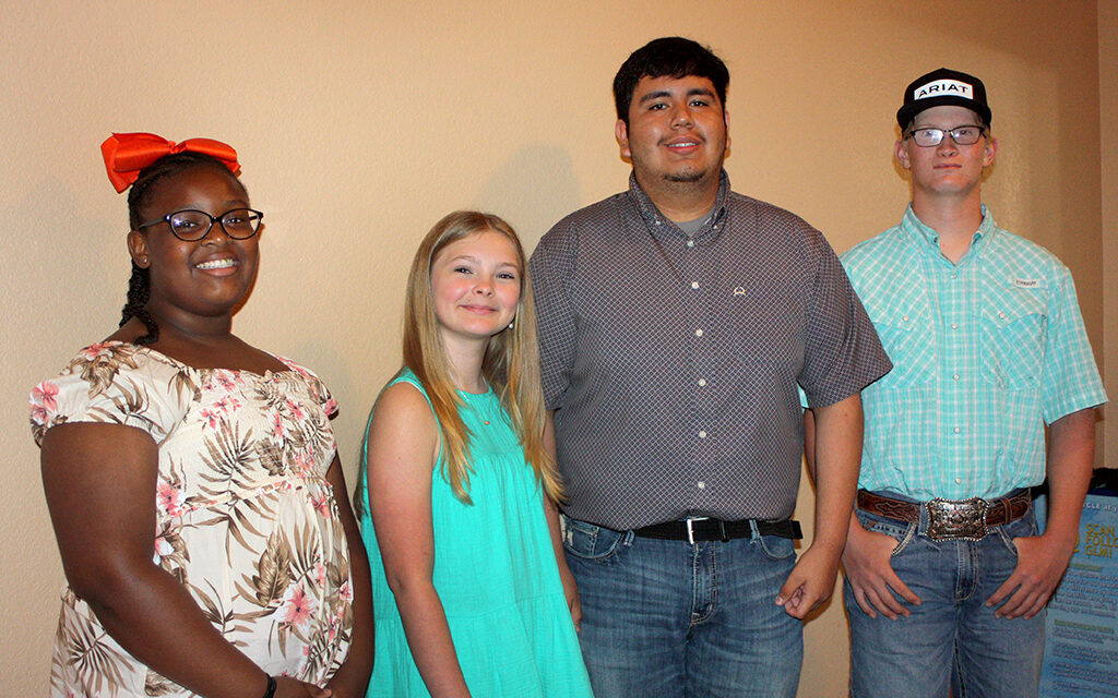 Teague Chamber Names Students of the Year