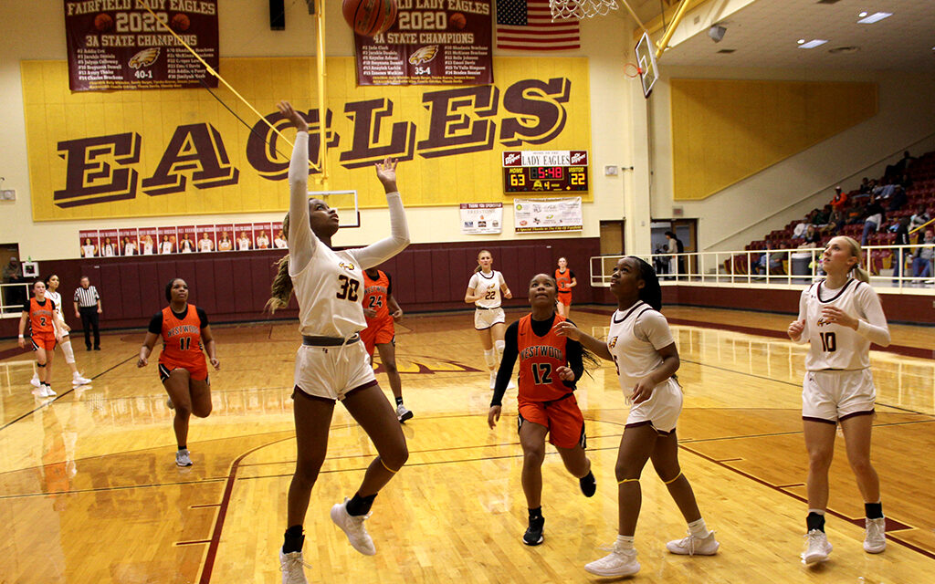 Lady Eagles Sweep Week to Stay in District Lead