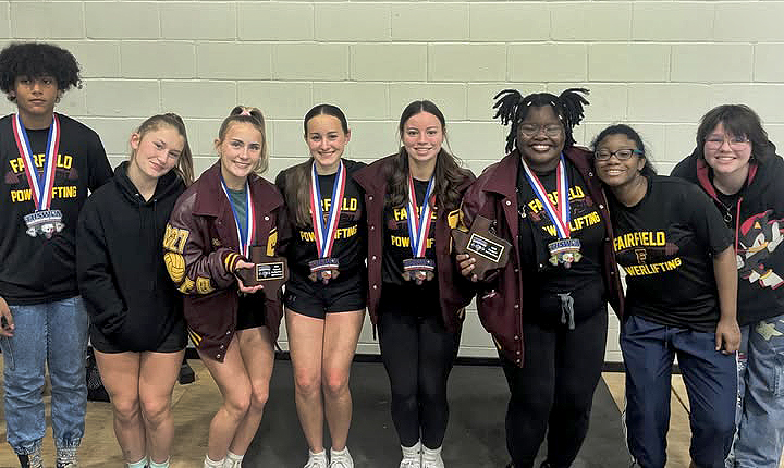 FHS Girls Powerlifting Team Takes 3rd Place, Three Members Advance to State