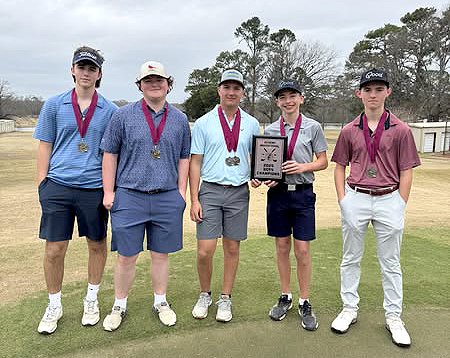 FHS Golfers Master the Green