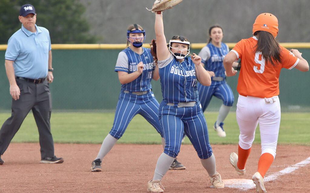 Lady Bulldogs Host Avalon on the Diamond