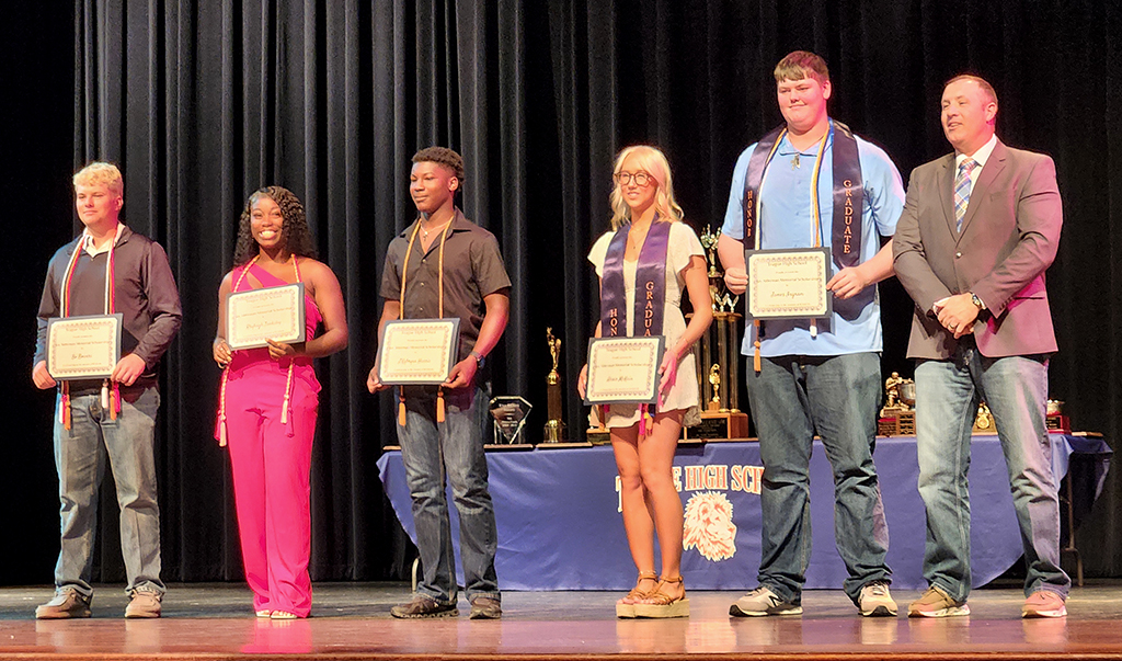 Teague’s Graduating Seniors Honored with Awards and Over $450K in Scholarships