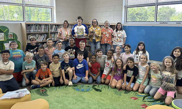Texas History Books Donated to Dew, Wortham Schools by NSDAR Jonathan Hardin Chapter