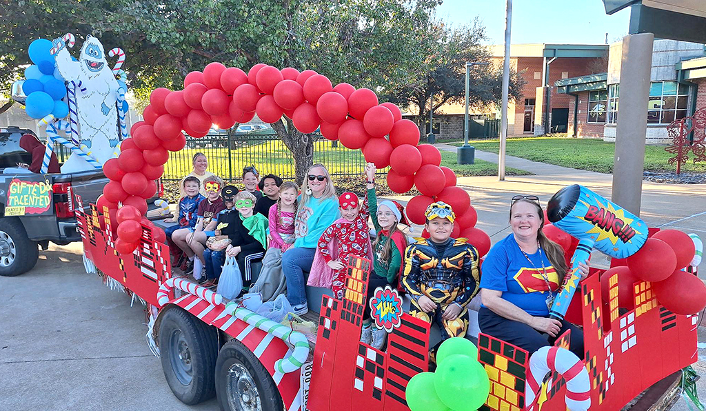 Super Heroes, Nativity Drama, and Santa Claus Descend on Courthouse Square in Fairfield
