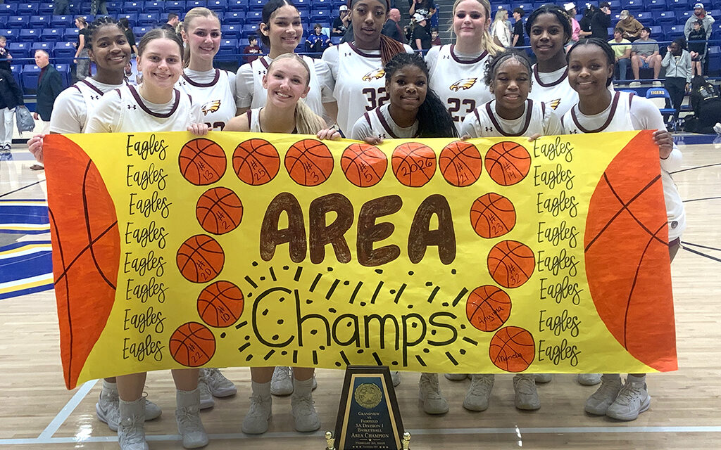 Lady Eagles Begin Playoffs in Dominating Style