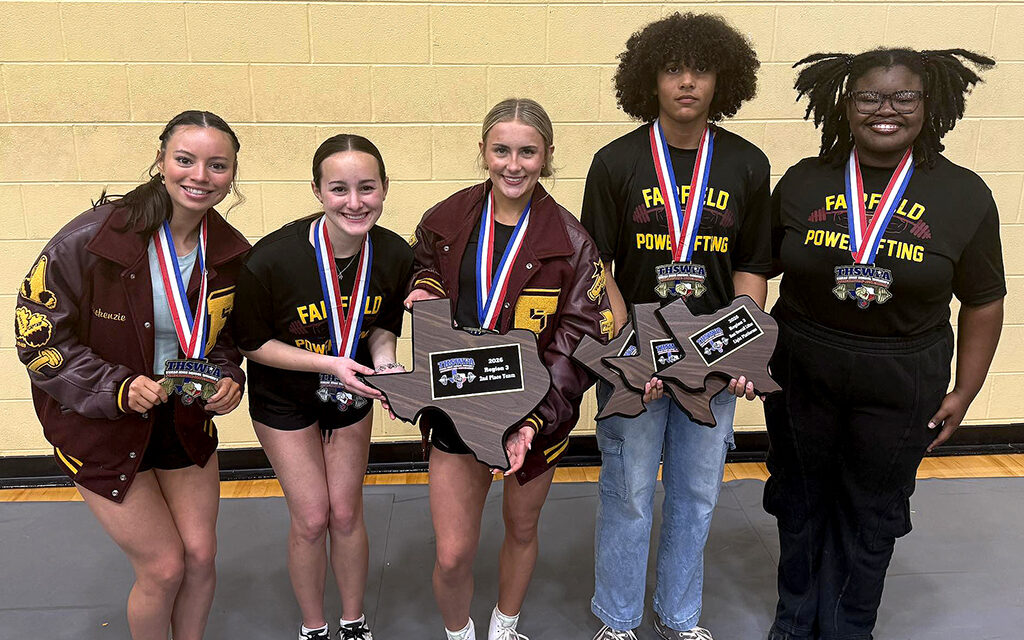 Fairfield Lady Eagles Powerlifters to State Meet
